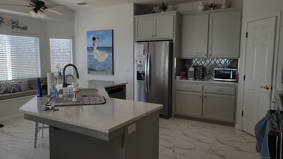 Building Photo - 87 Capanna St