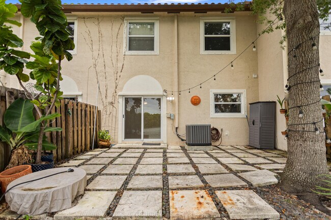 Building Photo - 5056 SW 141st Ave