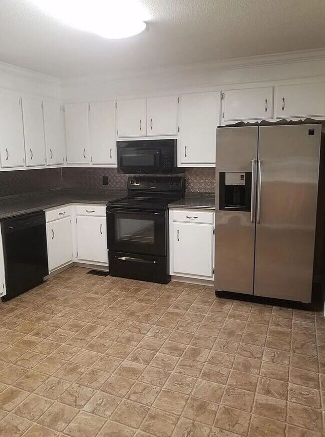 Building Photo - "Charming 3-Bedroom Home in Anderson with Modern Comforts!"