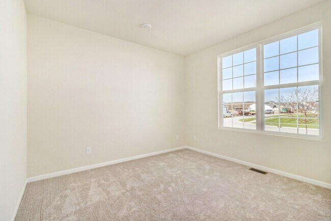 Building Photo - 6579 Foothill Dr
