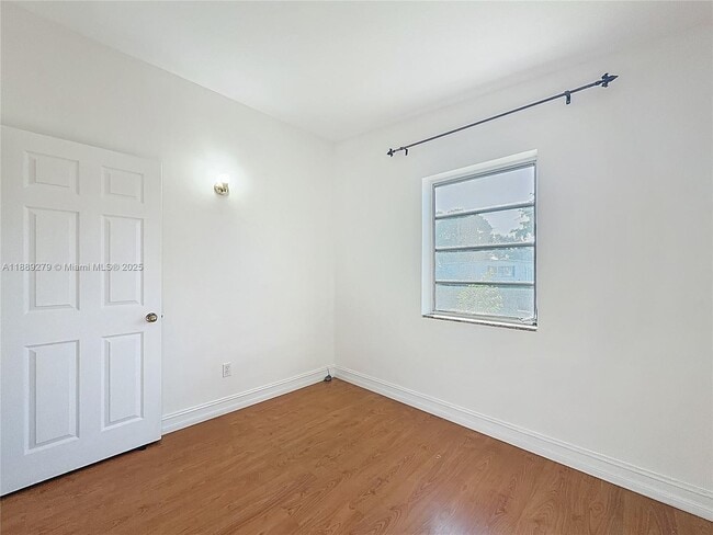 Building Photo - 4161 NE 15th Terrace