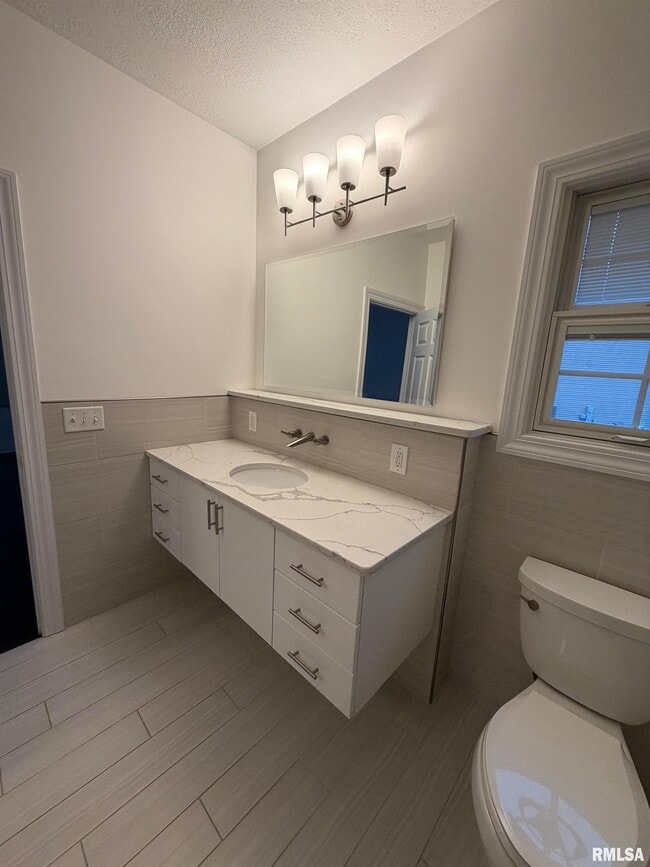 Building Photo - 2625 E 56th Ct