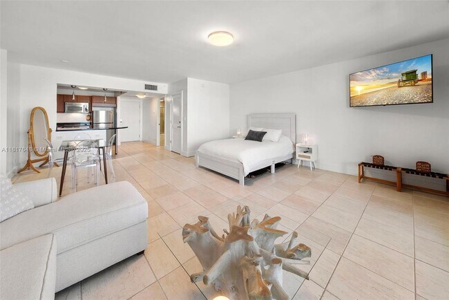 Building Photo - 2301 Collins Ave