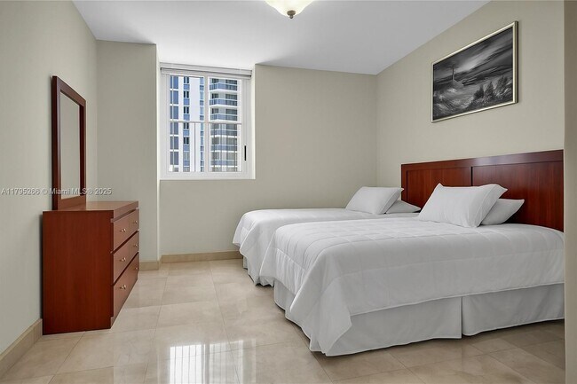 Building Photo - 4775 Collins Ave