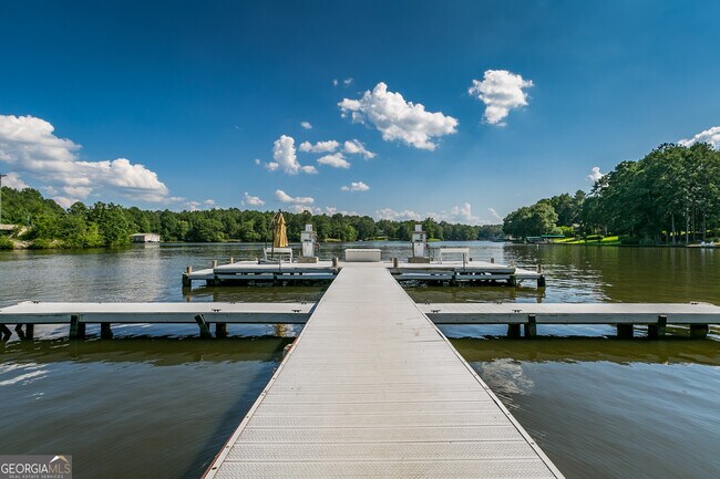 Building Photo - 1111 Surrey Ln