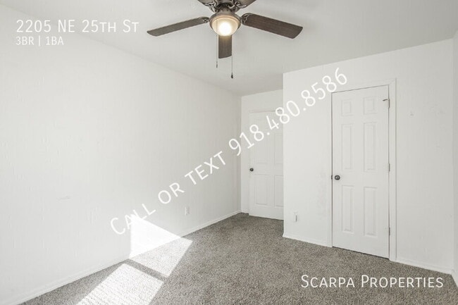 Building Photo - 2205 NE 25th St