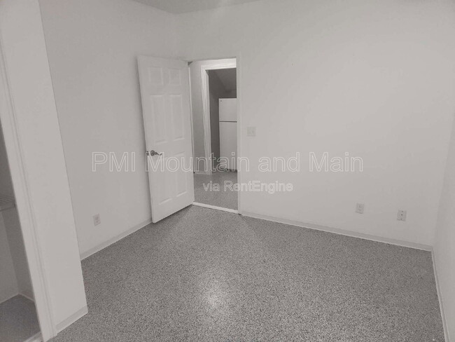 Building Photo - 52 Kirby Rd