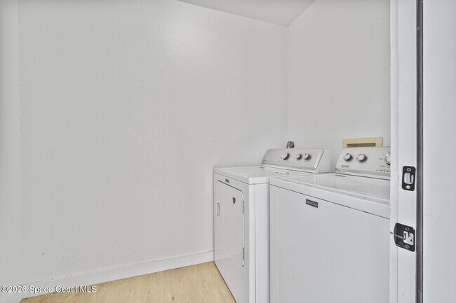 Building Photo - 1325 Cheney Hwy