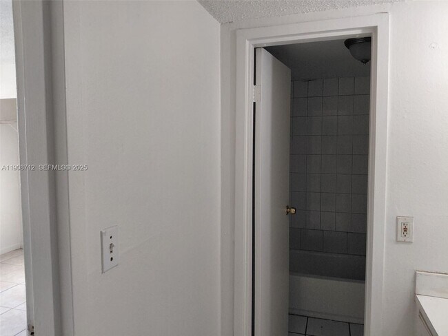 Building Photo - 5100 SW 41st St