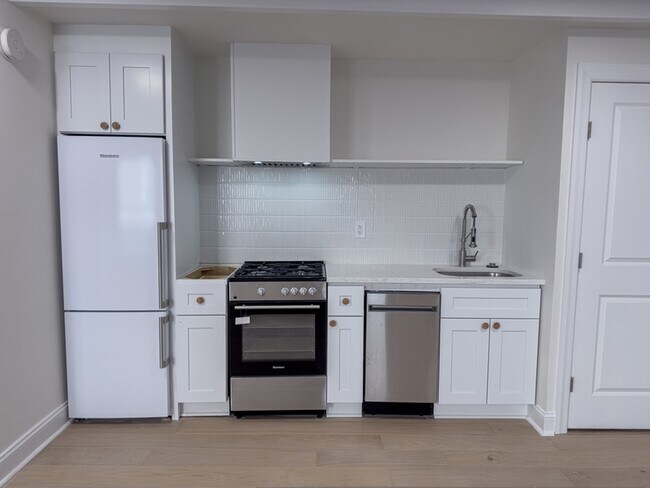 Building Photo - 2039 Green St