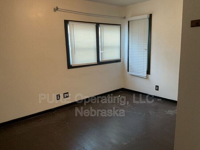 Building Photo - 5236 Ames Ave