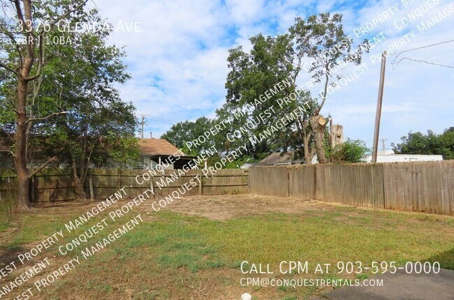 Building Photo - Water Paid! Cozy 2 Bedroom Duplex w/Fenced...