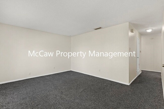 Building Photo - 2600 Bluebird Ln