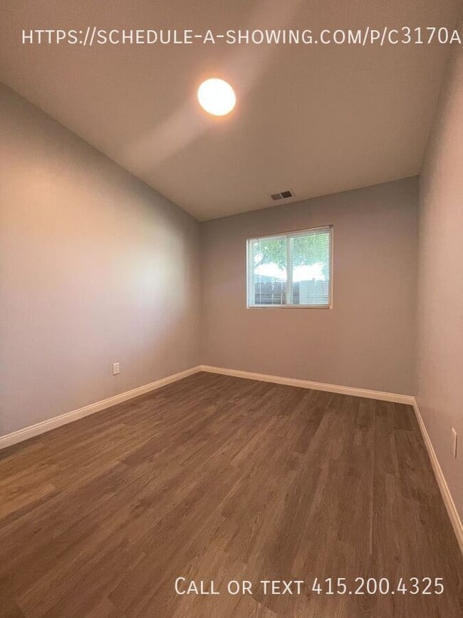 Building Photo - 1077 Greenfield Dr