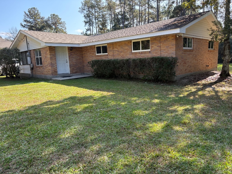 Building Photo - 90 Independence Dr