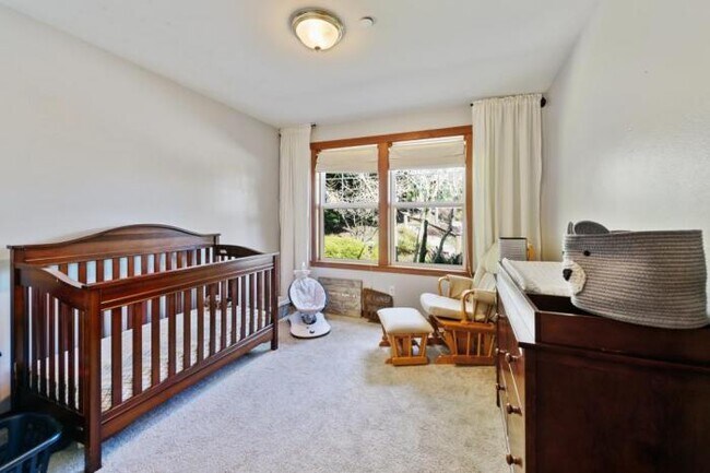 Building Photo - 4 bedroom in Tukwilla WA 98188