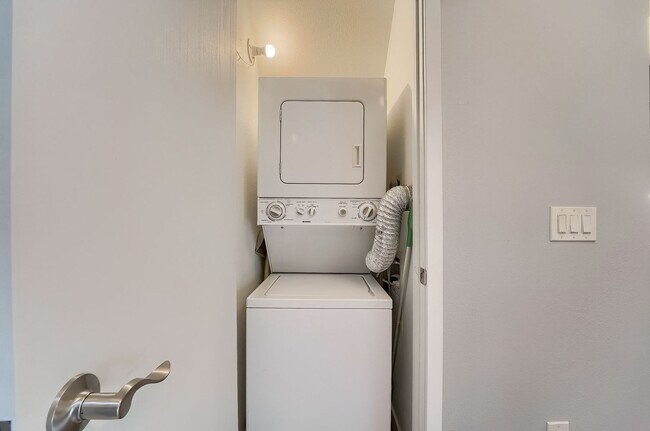 Building Photo - 2 Bedroom Condo in Boulder