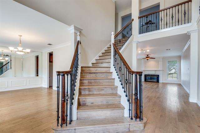 Building Photo - 702 E Peninsula Dr