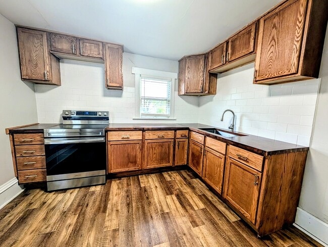 Primary Photo - 1012 Bethel St