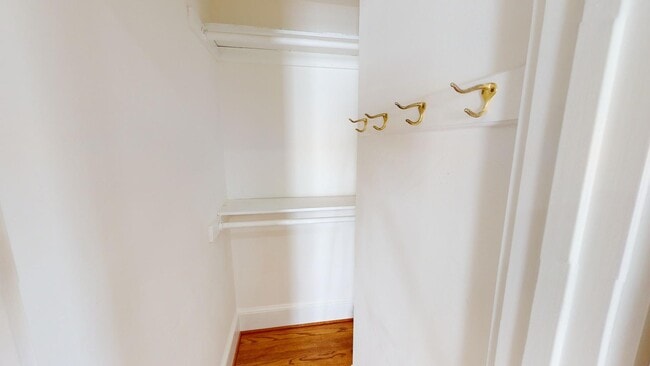 Building Photo - 911 Monroe St NW