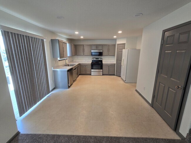 Building Photo - Spacious and Bright 4 Bedroom Home with Garage and Basement Now Available!