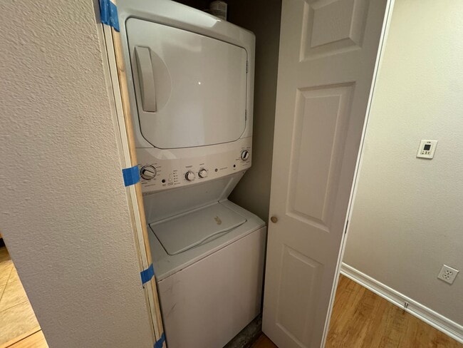 Building Photo - 3 Bedroom 2 Bathroom down town San Diego