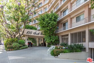 Building Photo - 100 S Doheny Dr