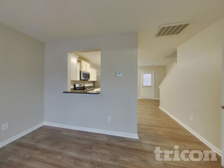 Building Photo - 1613 Brookgreen Ave