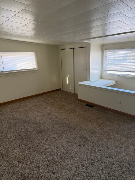 Building Photo - 279 Main St