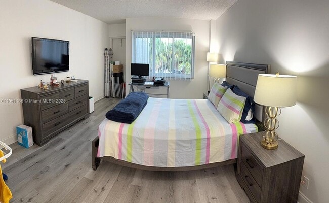 Building Photo - 140 Lakeview Dr