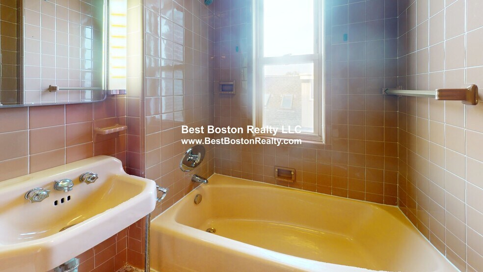 Building Photo - 24 Mayberry Ave