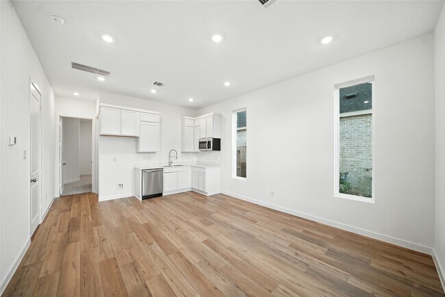 Building Photo - 31218 Anna Mdws Dr