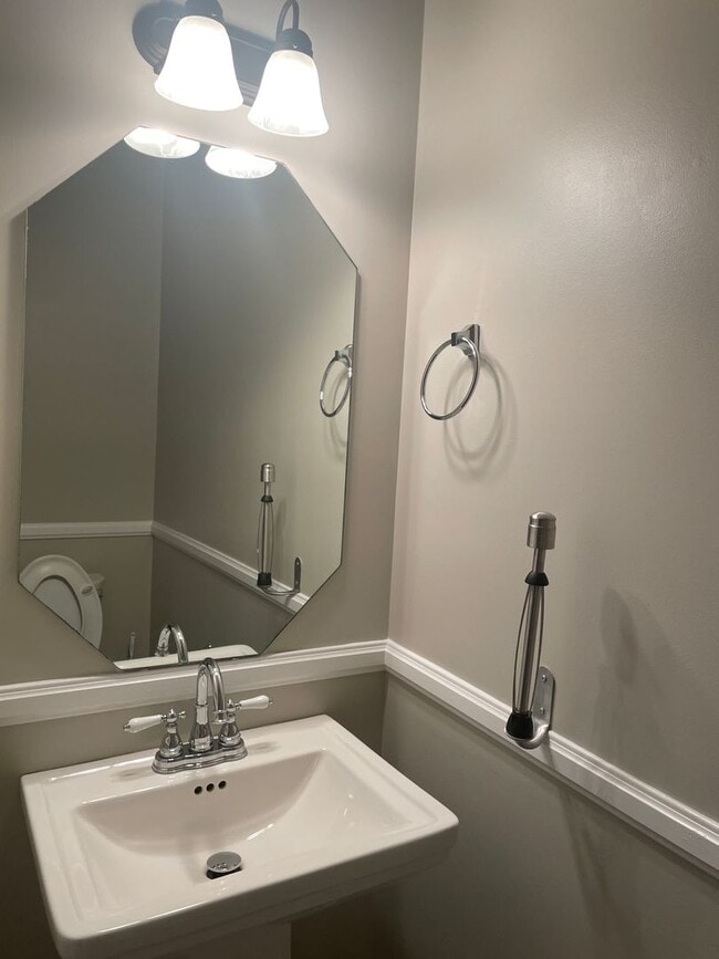 Building Photo - Luxury Condo for Rent