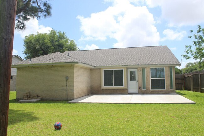 Building Photo - 4920 Deerwood Cir