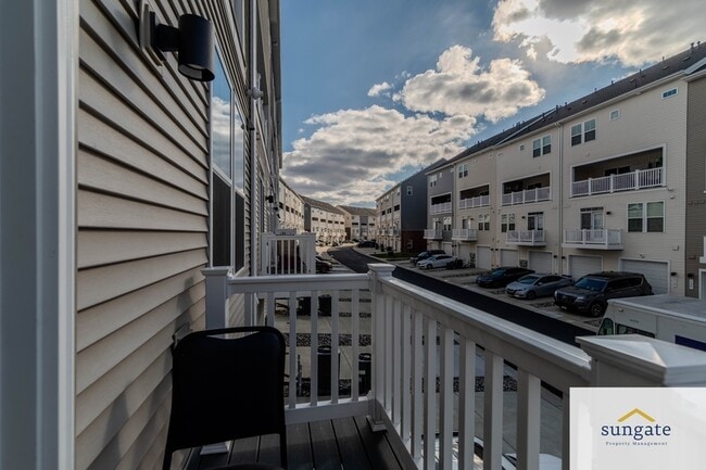 Building Photo - 100 Matisse Pl