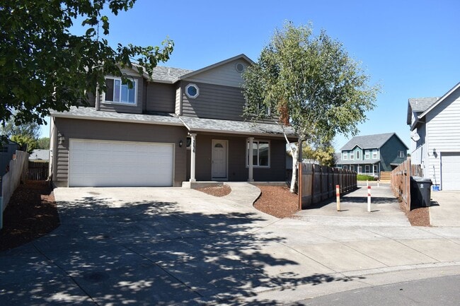 Building Photo - Large 4 bedroom two story home located on a dead end st.