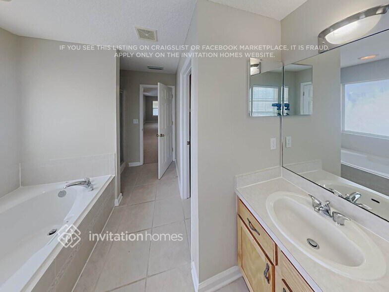 Building Photo - 14022 Summer Breeze Dr