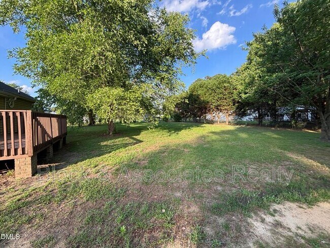 Building Photo - 170 Devin Dr