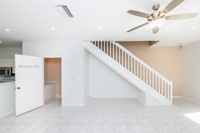 Building Photo - 1911 Madeira Dr