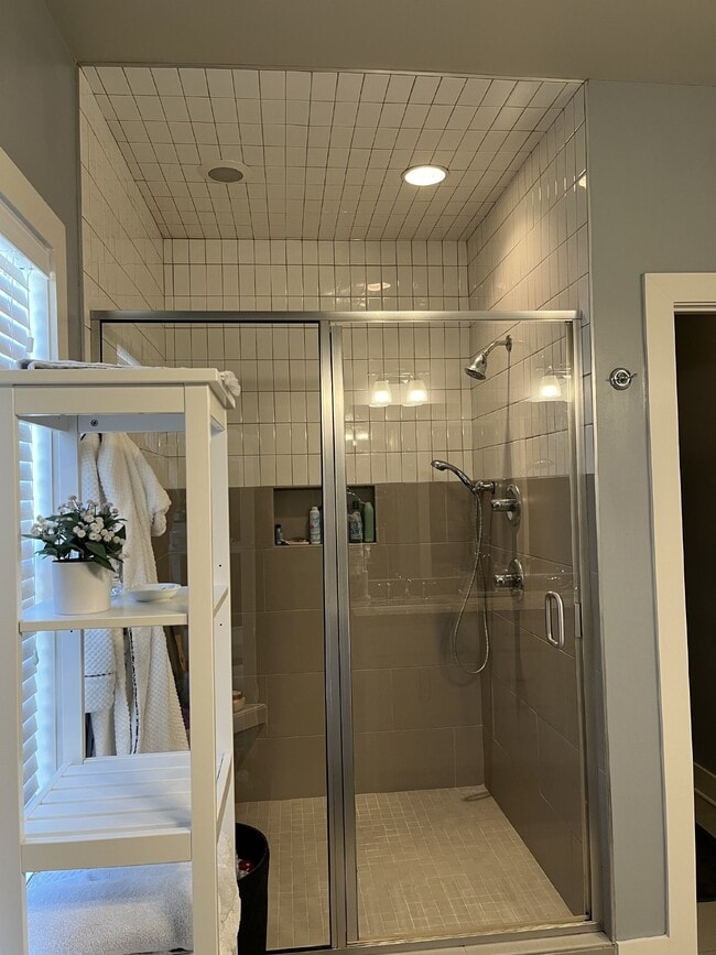 Building Photo - "Discover Your Dream Home: Spacious 4-Bedroom Oasis with 3 Full Baths in Vibrant Nashville!"