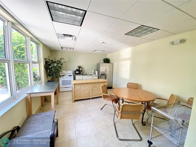 Building Photo - 3000 E Sunrise Blvd