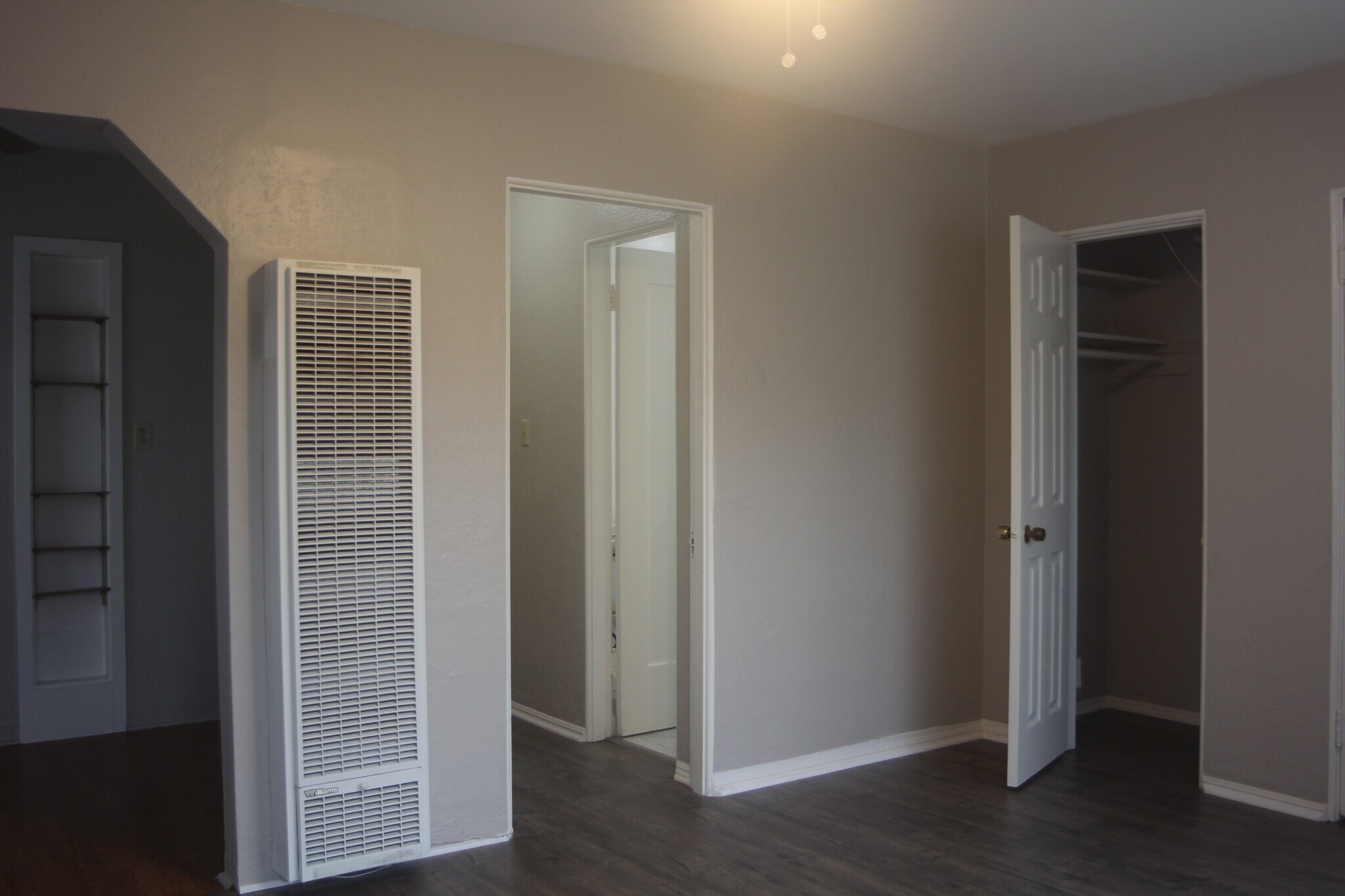 Building Photo - 911 S Marguerita Ave