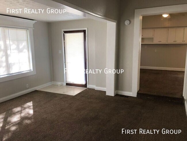 Building Photo - 140 E Market St