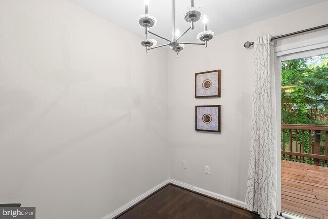Building Photo - 18005 Sunset Lake Ct