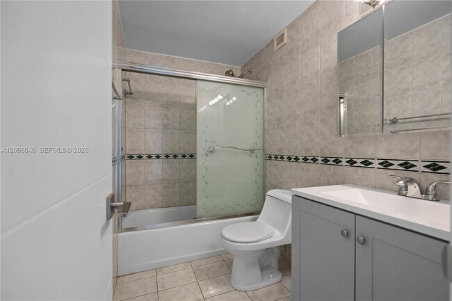 Building Photo - 400 Kings Point Dr