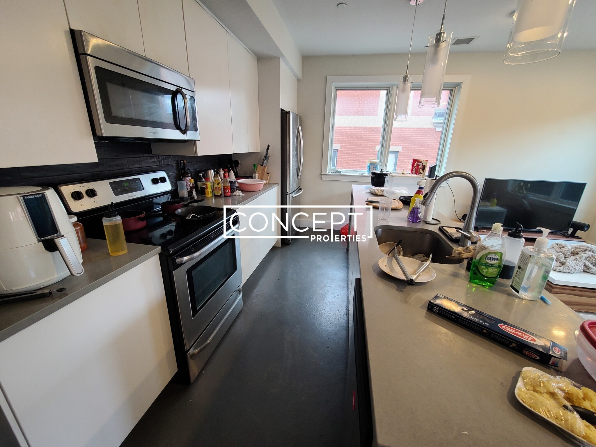 Building Photo - 659 Massachusetts Ave