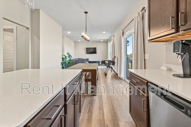 Building Photo - 6910 Stony Pt Dr