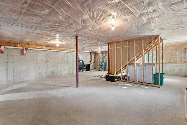 Building Photo - 22 Maple Rd