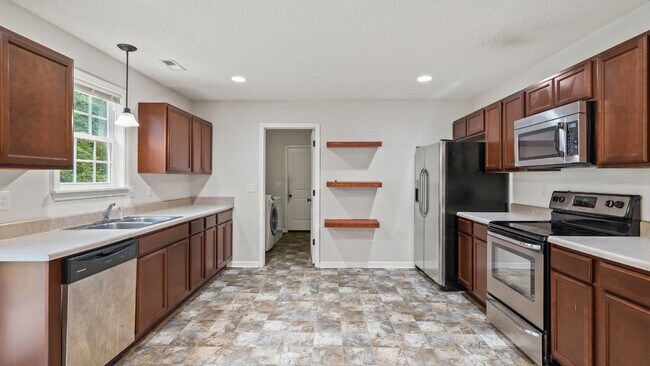 Building Photo - Zacks Ridge