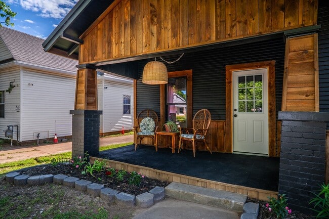 Building Photo - Three Bedroom Rental